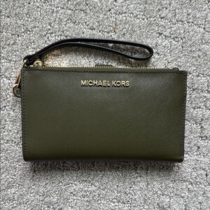 Michael Kors Jet Set Travel Double Zip Wallet Olive Green Leather